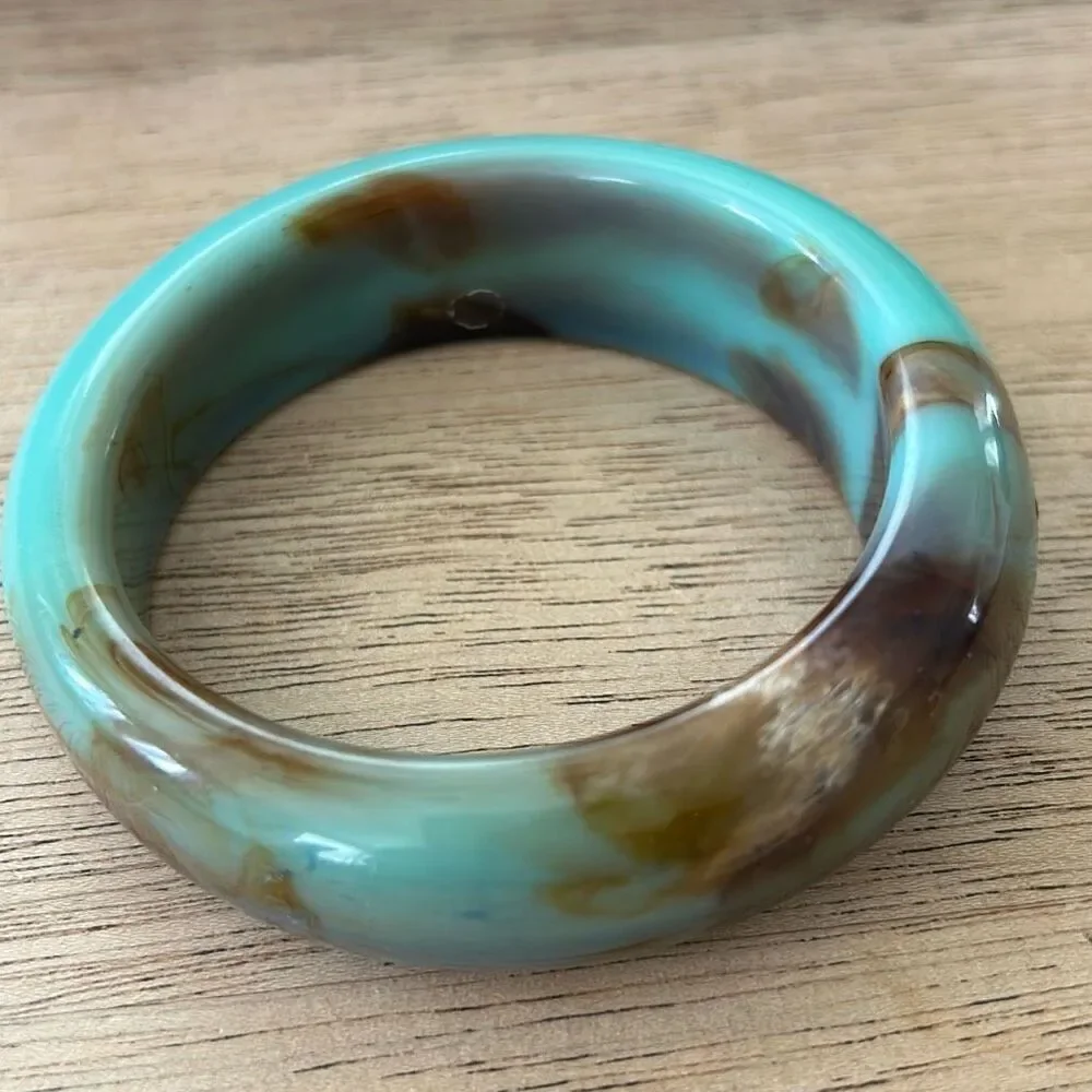 Mod turquoise and brown swirl lucite bangle bracelet